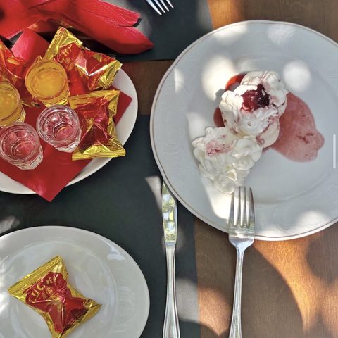 Pavlova dessert at Cook Art